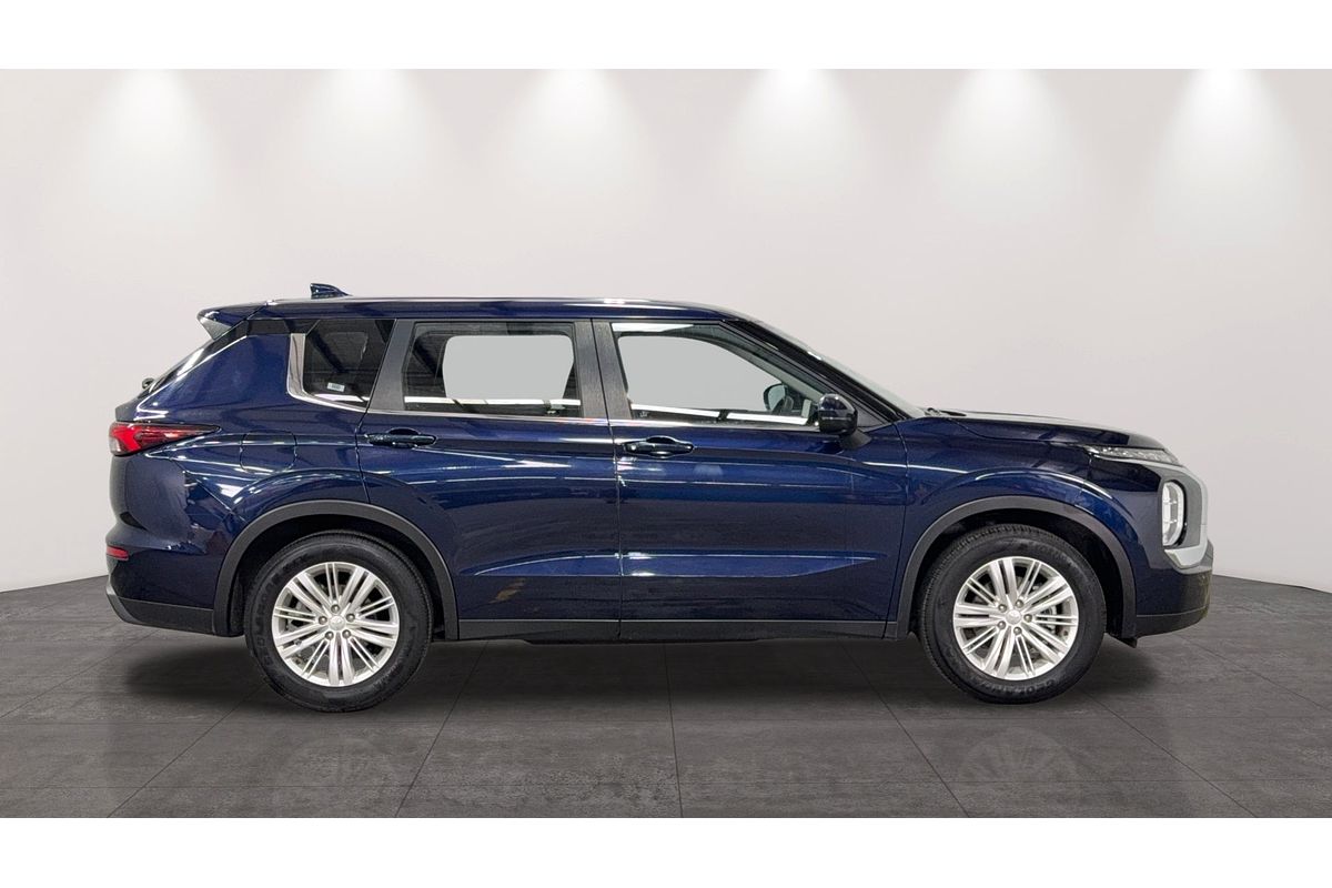 2023 Mitsubishi Outlander ES ZM