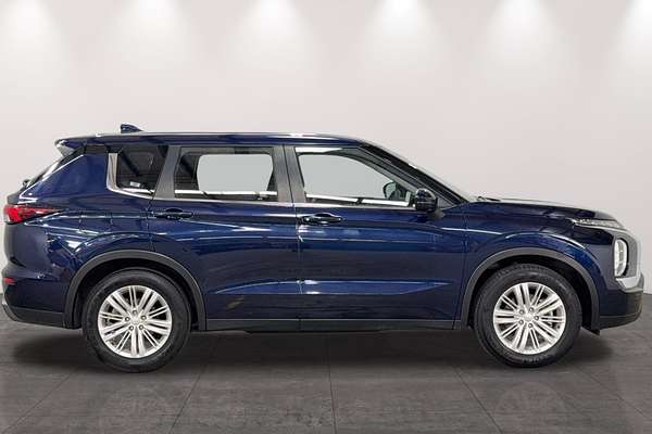 2023 Mitsubishi Outlander ES ZM