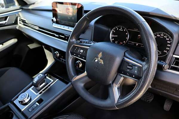 2023 Mitsubishi Outlander ES ZM