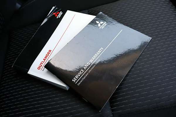2023 Mitsubishi Outlander ES ZM