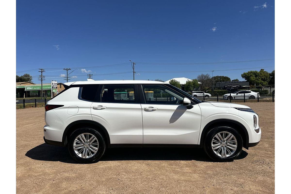 2024 Mitsubishi Outlander ES ZM