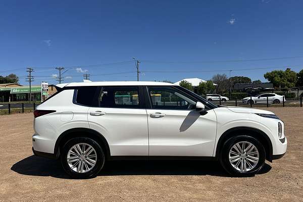 2024 Mitsubishi Outlander ES ZM