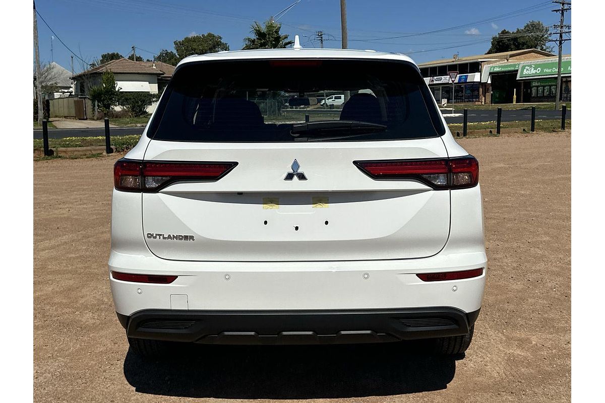 2024 Mitsubishi Outlander ES ZM