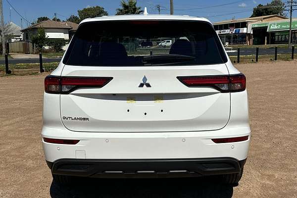 2024 Mitsubishi Outlander ES ZM
