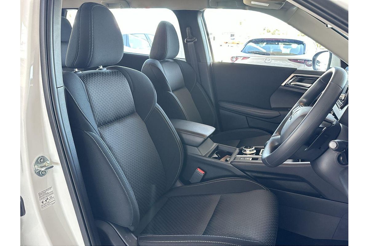 2024 Mitsubishi Outlander ES ZM