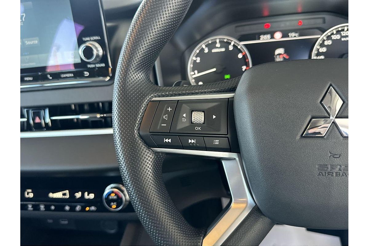 2024 Mitsubishi Outlander ES ZM