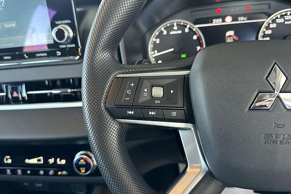 2024 Mitsubishi Outlander ES ZM