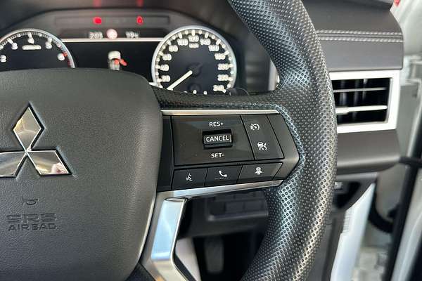 2024 Mitsubishi Outlander ES ZM