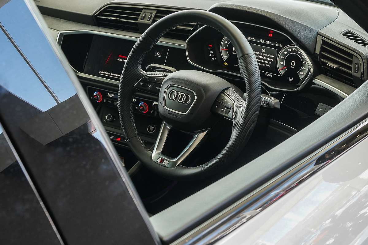 2024 Audi Q3 40 TFSI S line F3