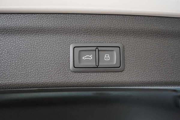 2024 Audi Q3 40 TFSI S line F3