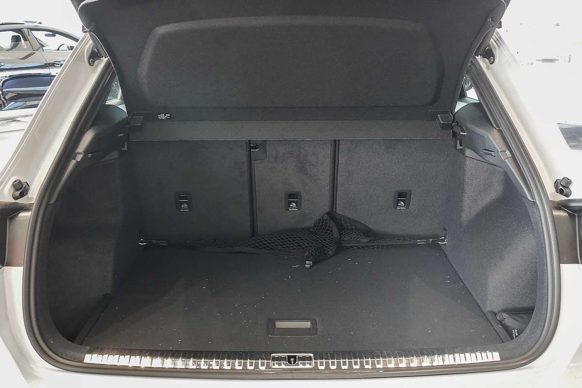 2024 Audi Q3 40 TFSI S line F3