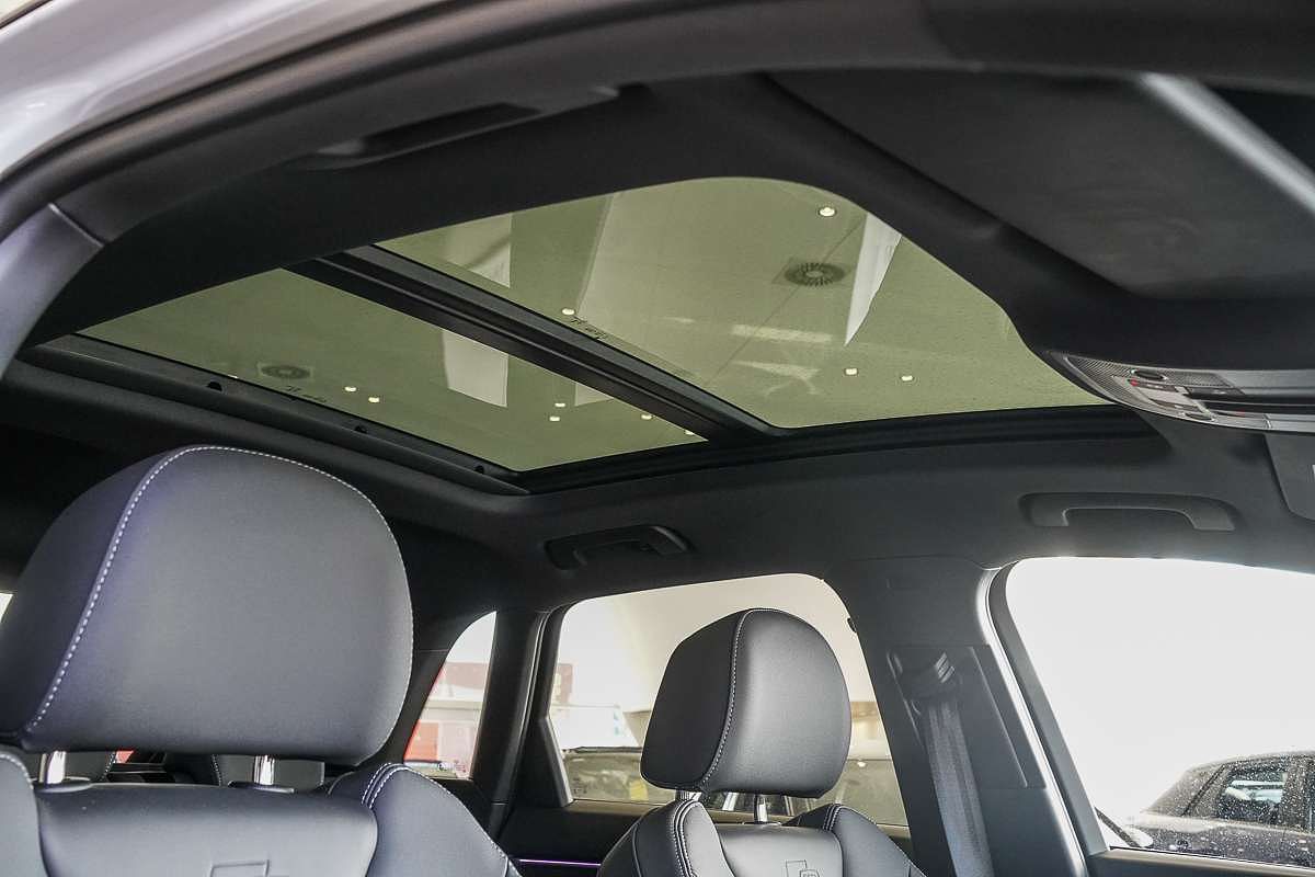 2024 Audi Q3 40 TFSI S line F3