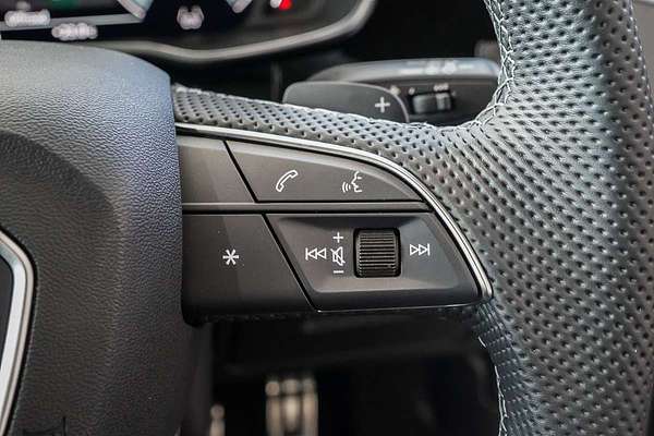 2024 Audi Q3 40 TFSI S line F3