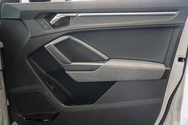 2024 Audi Q3 40 TFSI S line F3