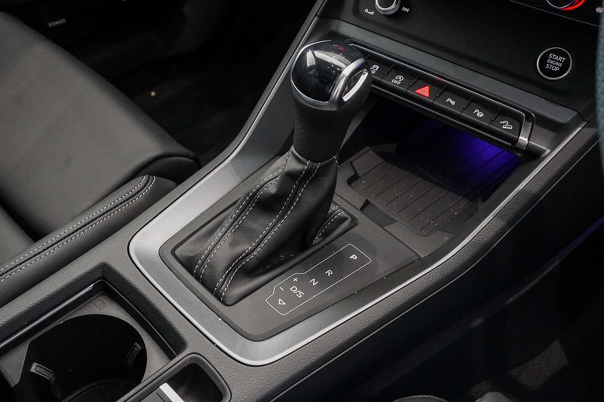 2024 Audi Q3 40 TFSI S line F3