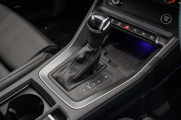 2024 Audi Q3 40 TFSI S line F3