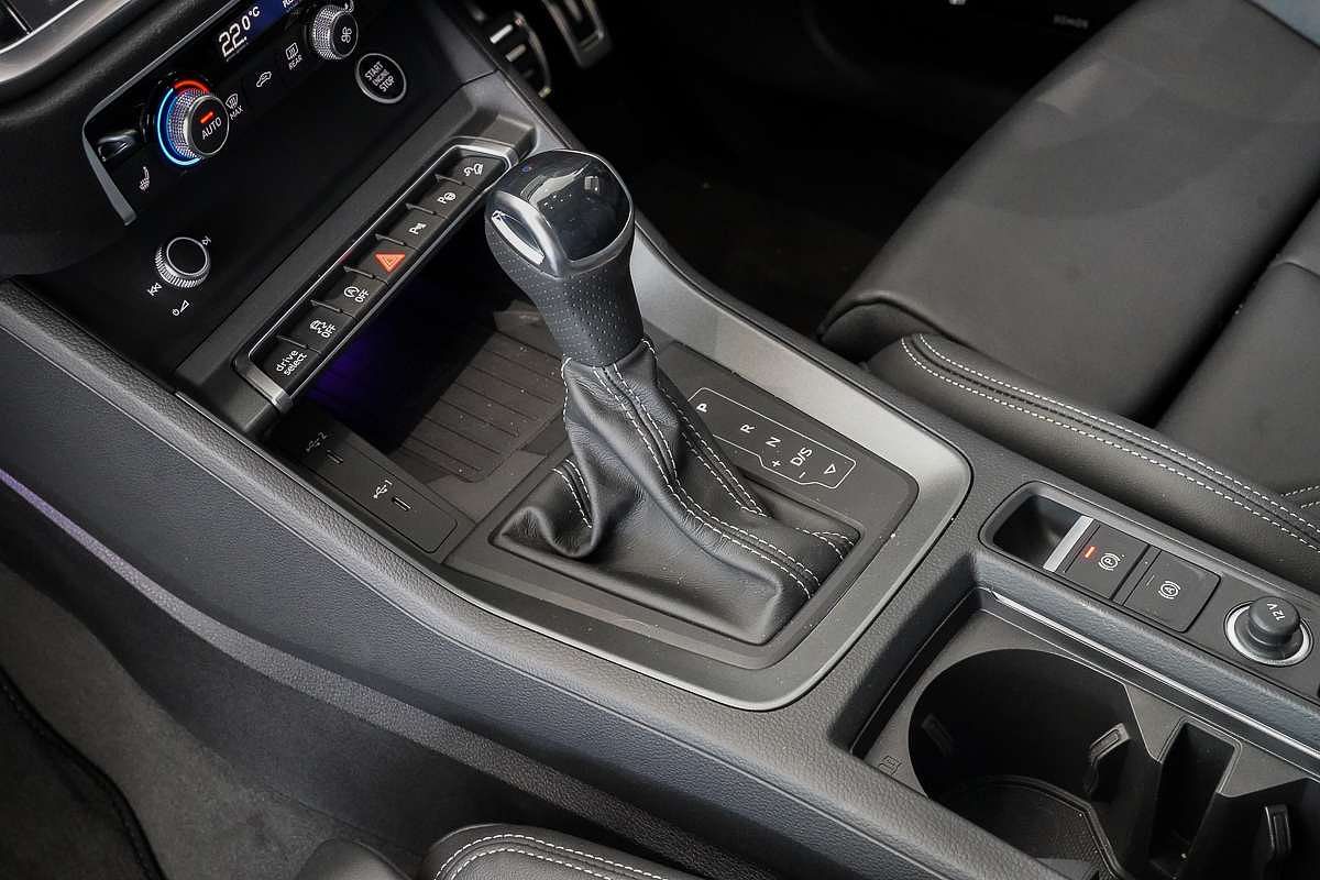 2024 Audi Q3 40 TFSI S line F3