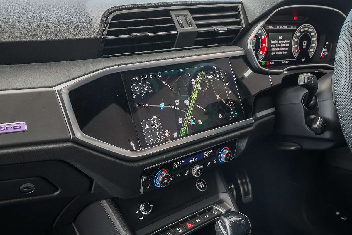 2024 Audi Q3 40 TFSI S line F3