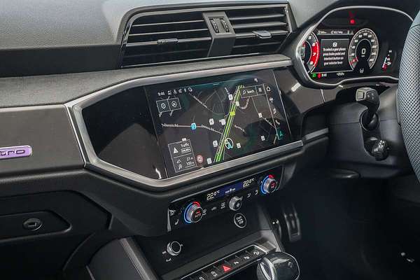 2024 Audi Q3 40 TFSI S line F3