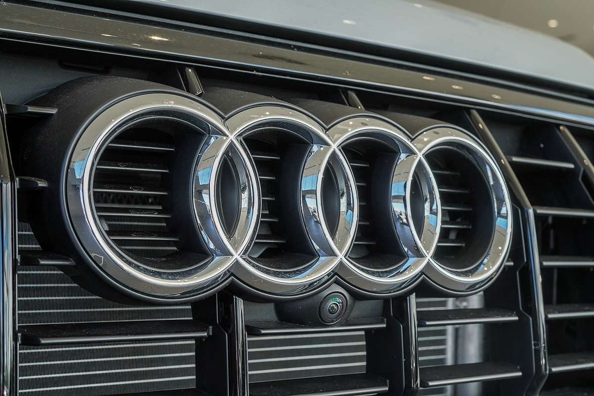 2024 Audi Q3 40 TFSI S line F3