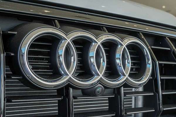 2024 Audi Q3 40 TFSI S line F3