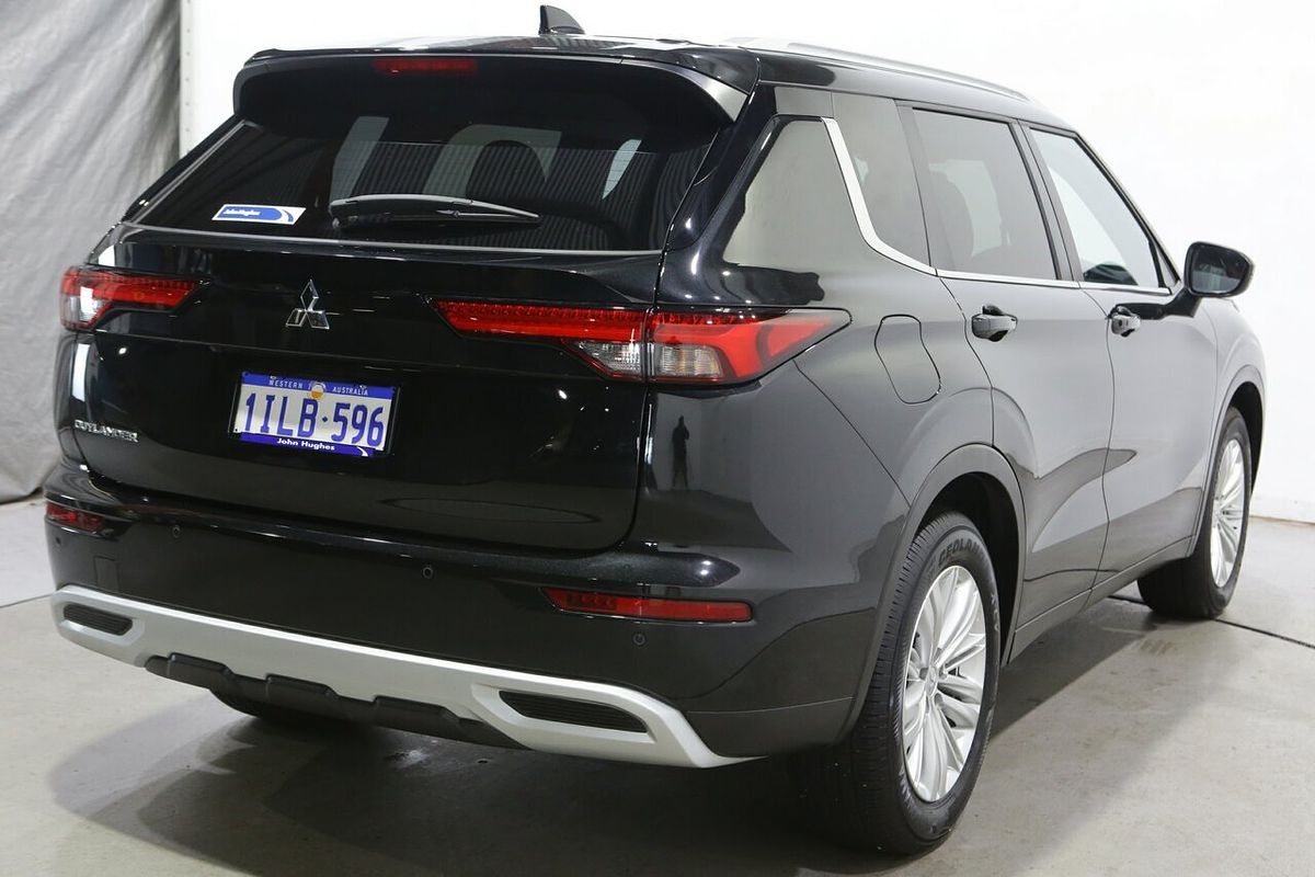 2024 Mitsubishi Outlander LS ZM