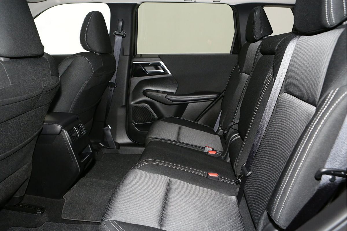 2024 Mitsubishi Outlander LS ZM