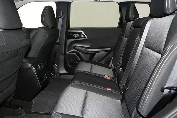 2024 Mitsubishi Outlander LS ZM