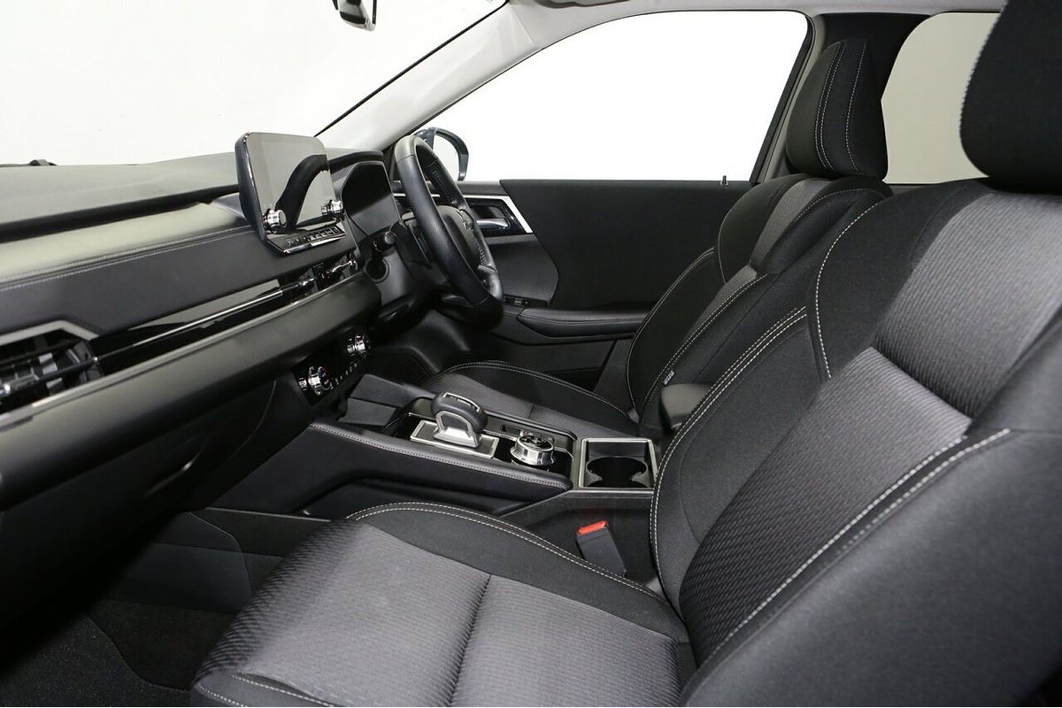 2024 Mitsubishi Outlander LS ZM