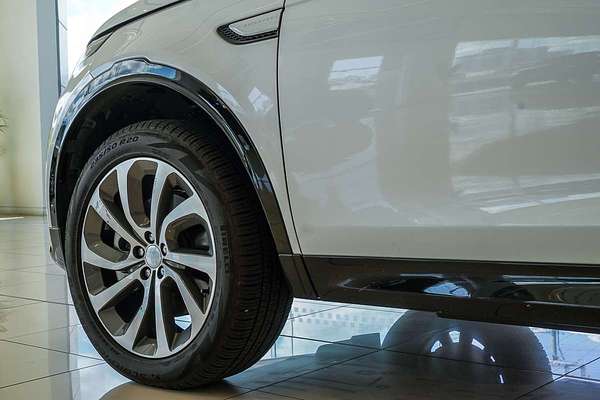 2024 Land Rover Discovery Sport P300e Dynamic SE L550