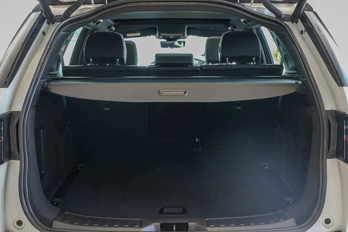2024 Land Rover Discovery Sport P300e Dynamic SE L550