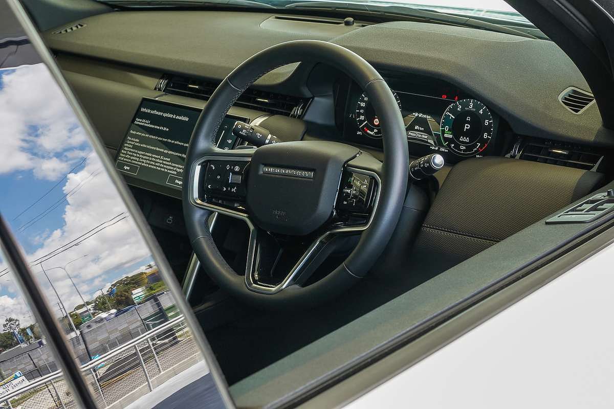 2024 Land Rover Discovery Sport P300e Dynamic SE L550