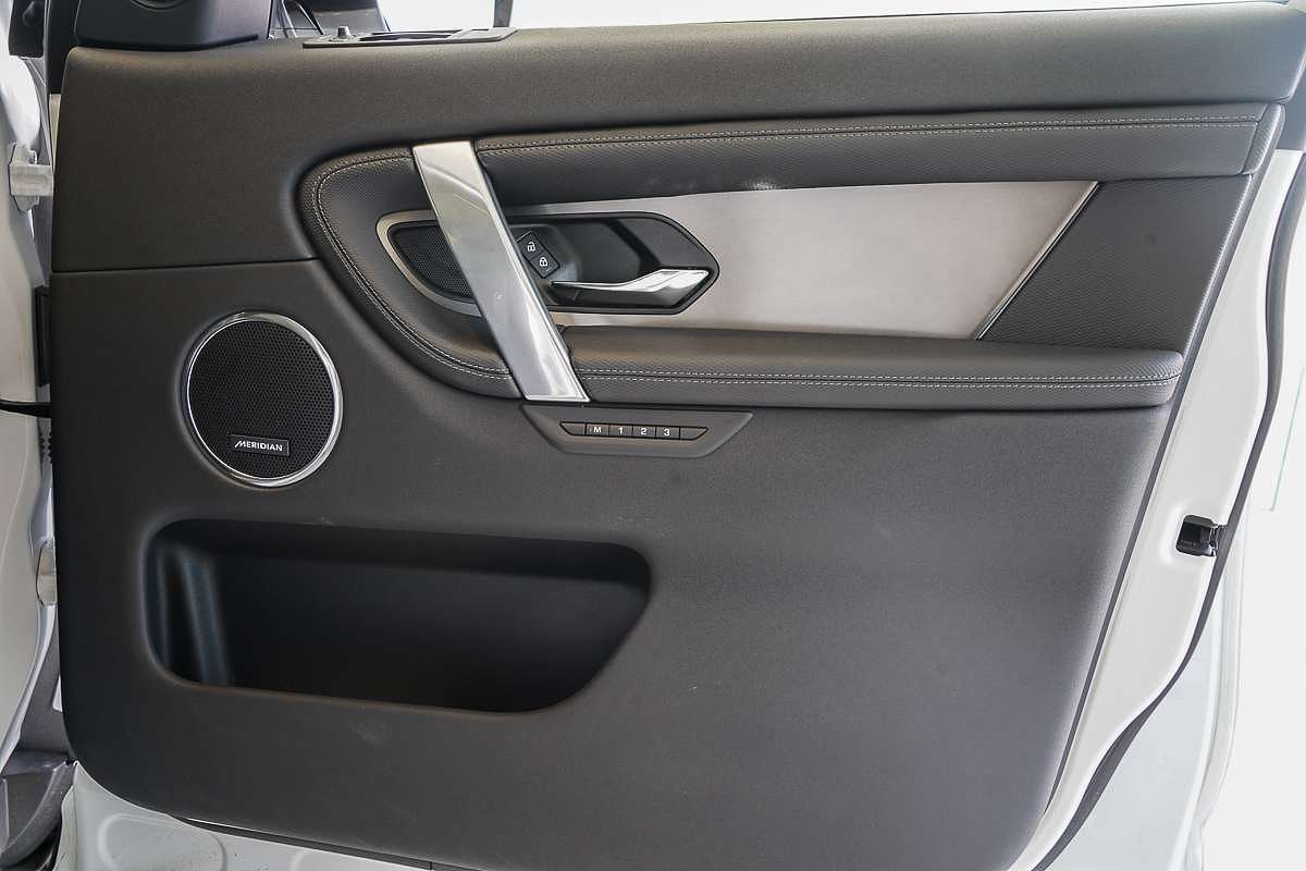2024 Land Rover Discovery Sport P300e Dynamic SE L550