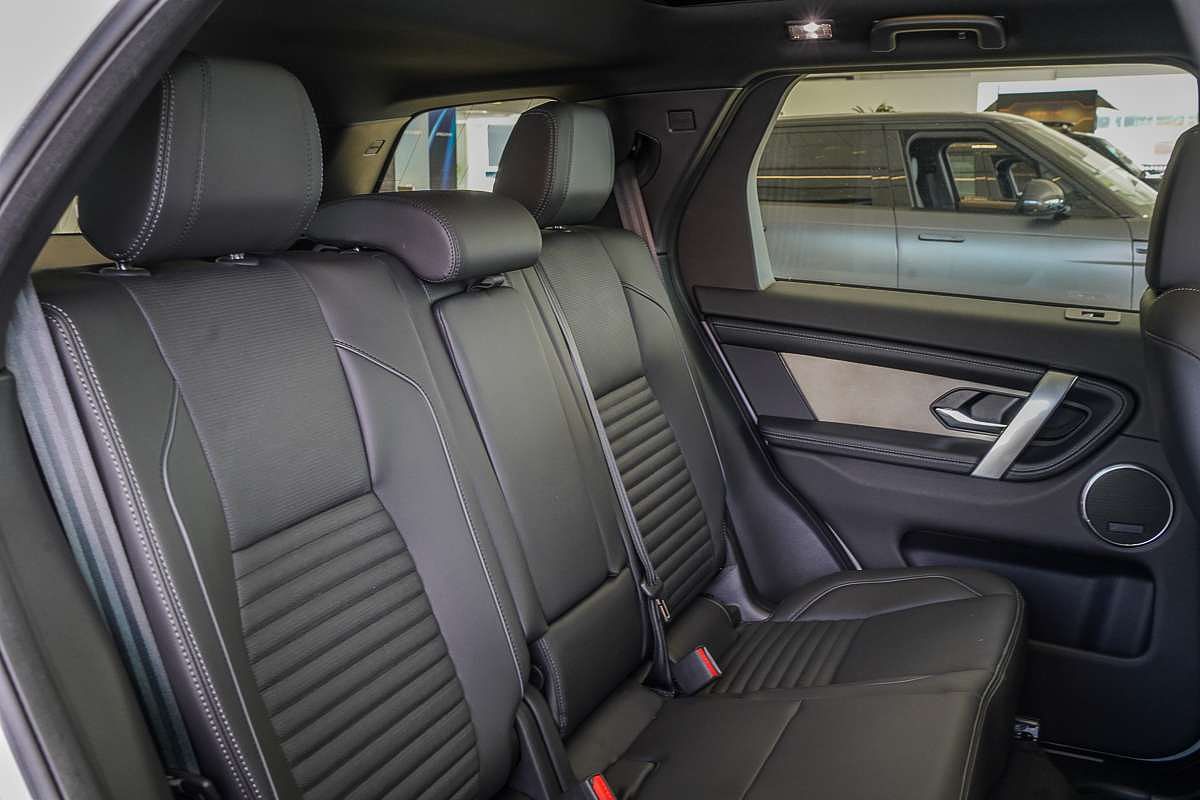 2024 Land Rover Discovery Sport P300e Dynamic SE L550