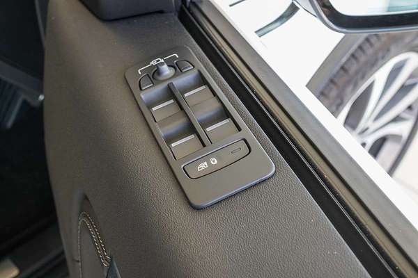 2024 Land Rover Discovery Sport P300e Dynamic SE L550