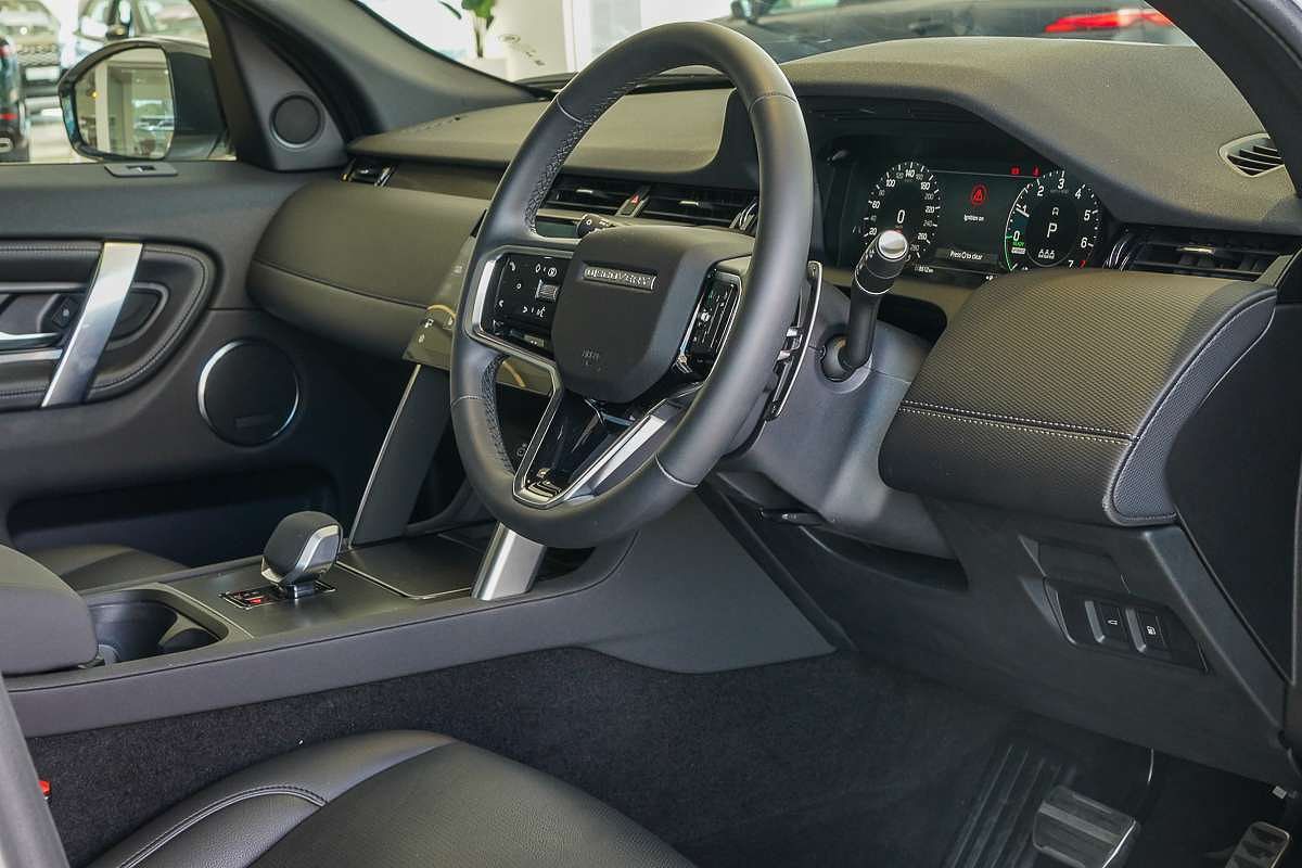 2024 Land Rover Discovery Sport P300e Dynamic SE L550