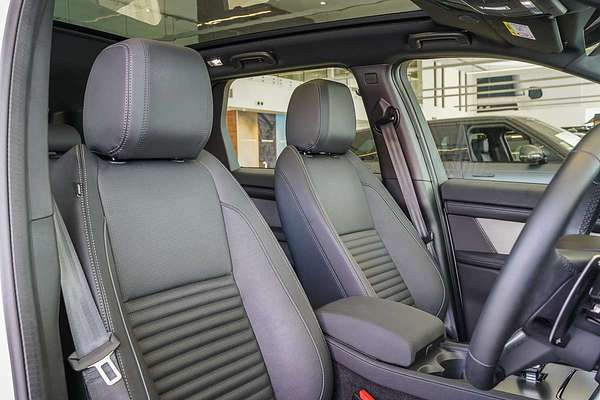 2024 Land Rover Discovery Sport P300e Dynamic SE L550