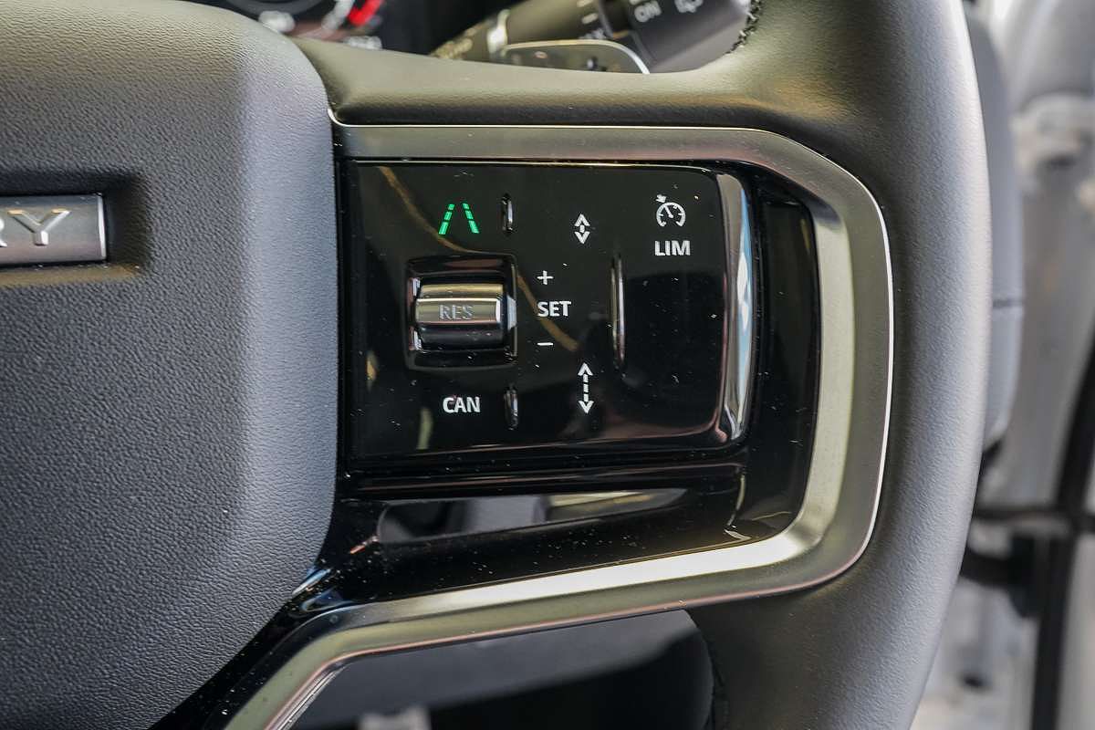 2024 Land Rover Discovery Sport P300e Dynamic SE L550