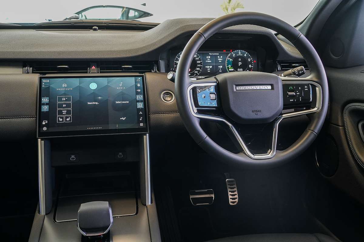 2024 Land Rover Discovery Sport P300e Dynamic SE L550