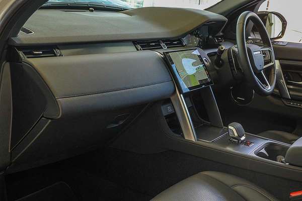 2024 Land Rover Discovery Sport P300e Dynamic SE L550