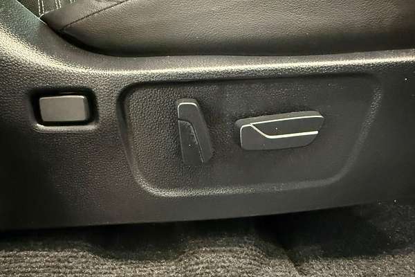 2024 Isuzu MU-X LS-T