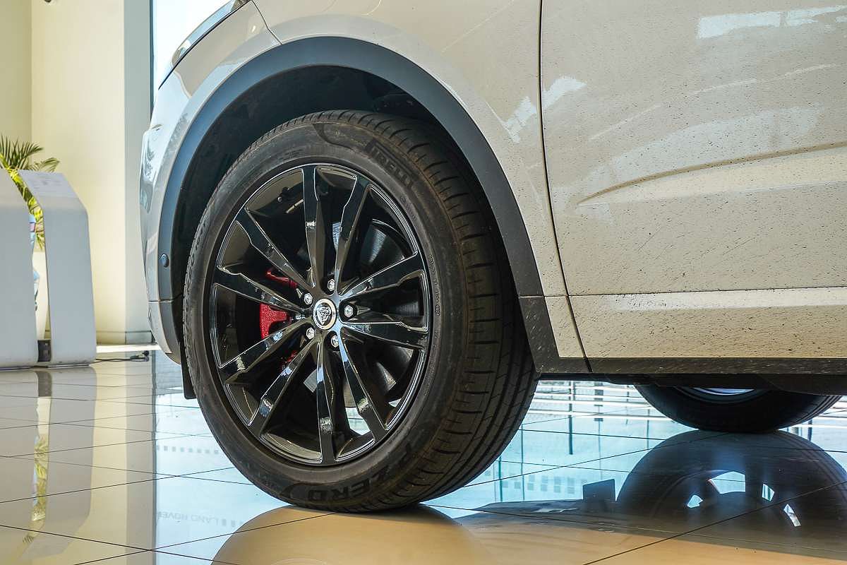 2024 Jaguar E-PACE P250 R-Dynamic SE X540