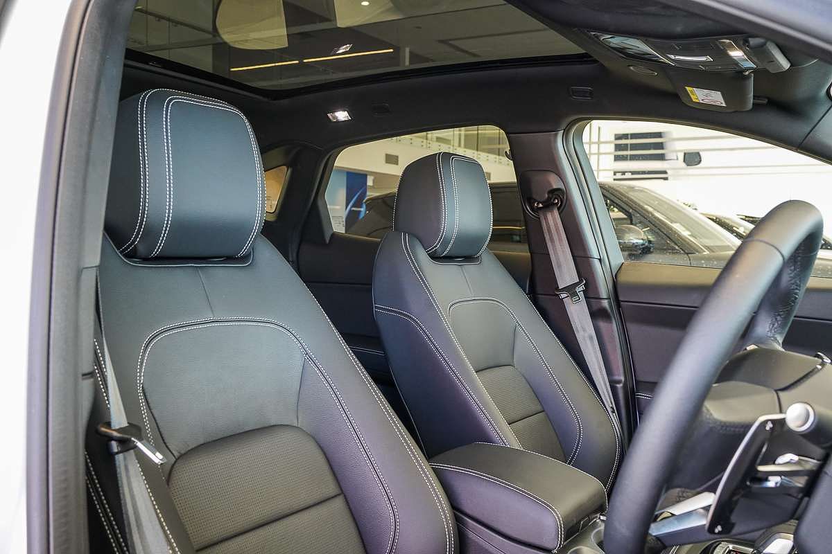 2024 Jaguar E-PACE P250 R-Dynamic SE X540