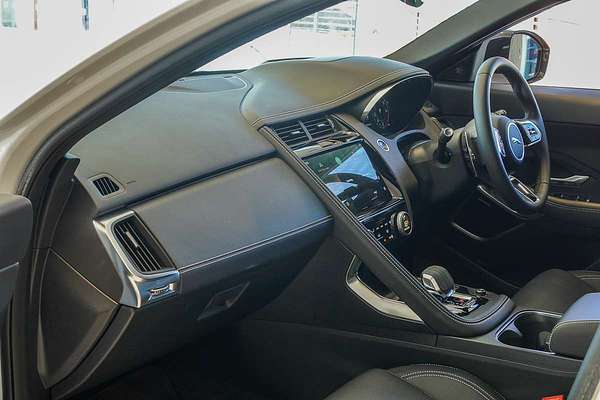 2024 Jaguar E-PACE P250 R-Dynamic SE X540