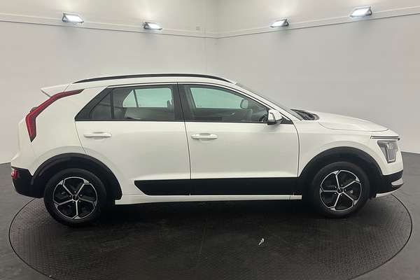 2022 Kia Niro Hybrid S DE