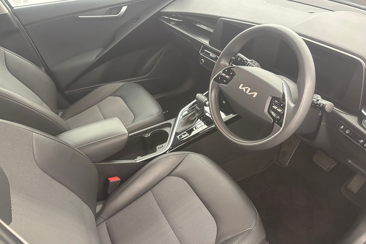 2022 Kia Niro Hybrid S DE