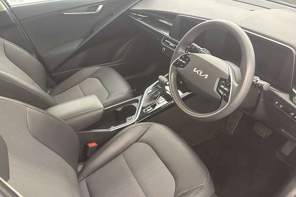 2022 Kia Niro Hybrid S DE