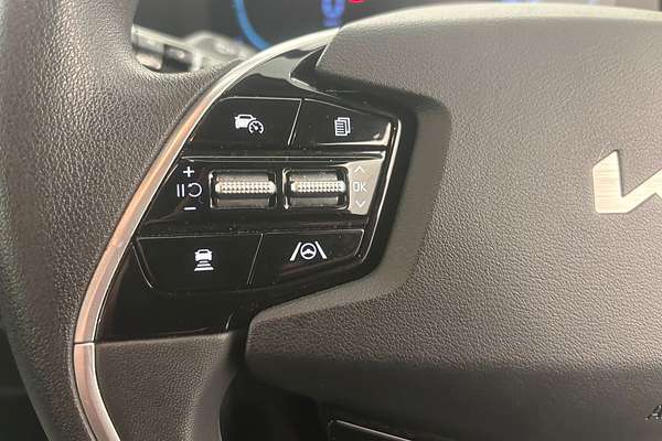 2022 Kia Niro Hybrid S DE