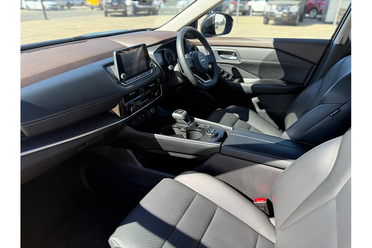 2024 Nissan X-TRAIL ST-L T33