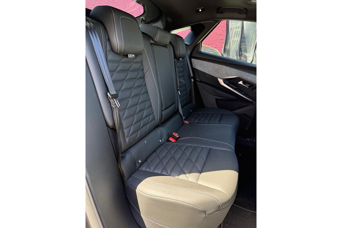 2025 Peugeot 3008 GT Premium Hybrid P64